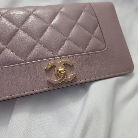 Authentic Chanel Pink Quilted Leather CC Logo Long Flap Wallet 22-Series - Picture 7 of 13